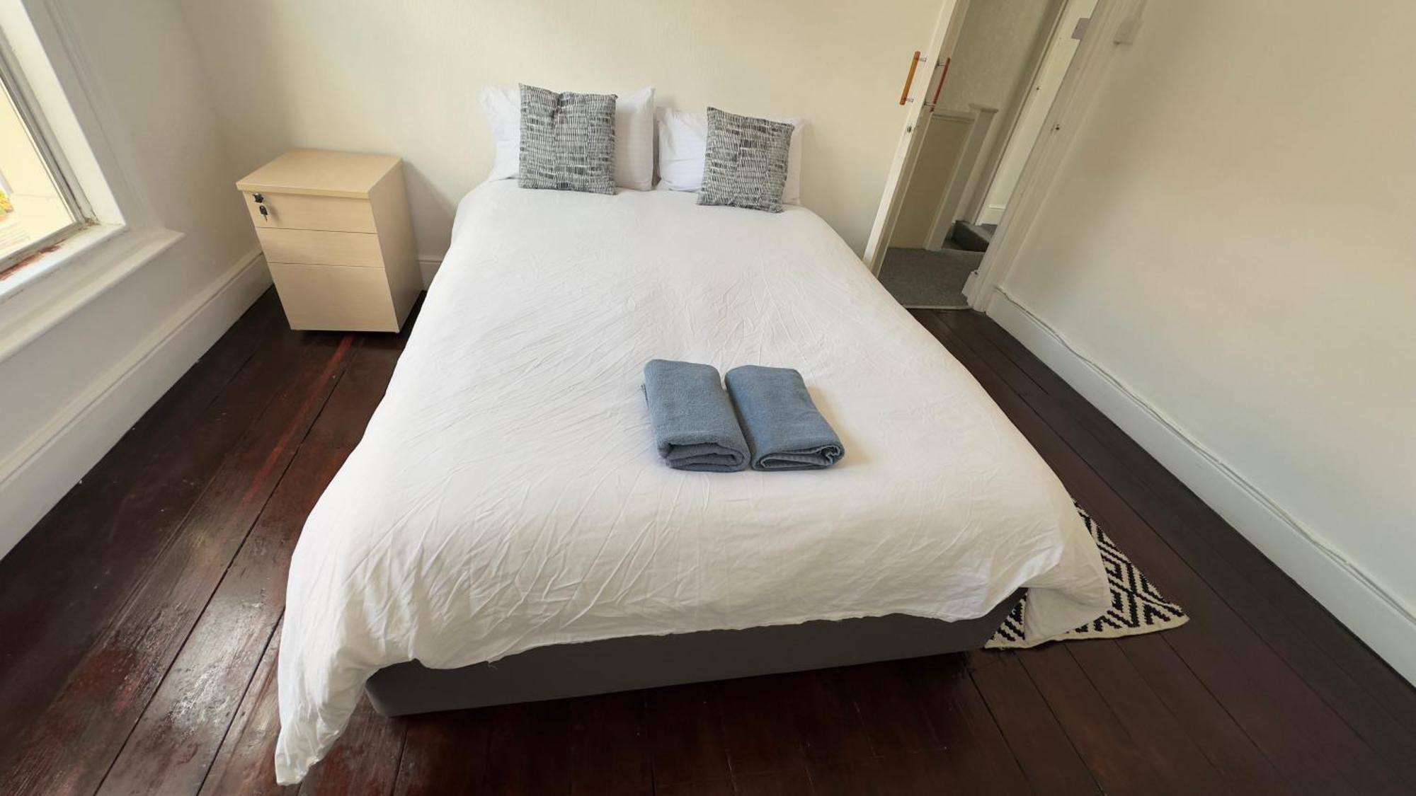Spacious 3 *